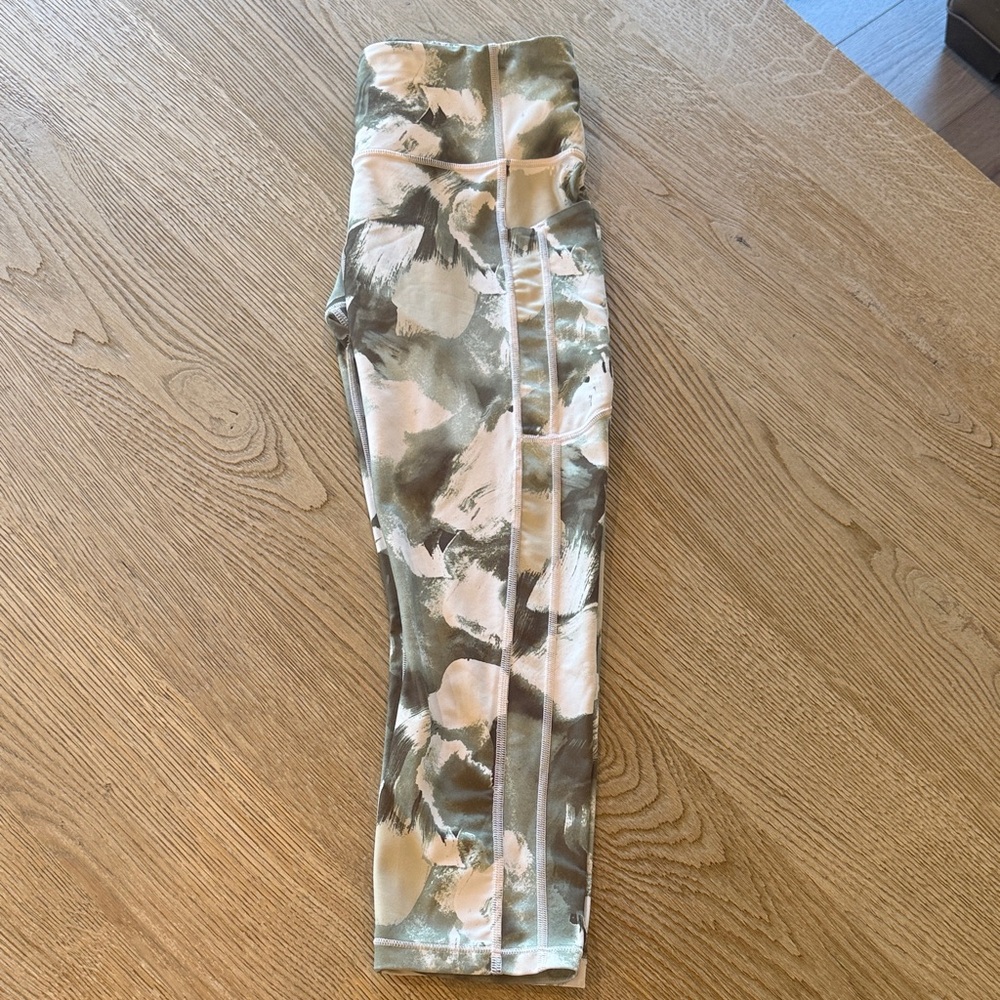 Athleta Ultimate Stash Capri Leggings